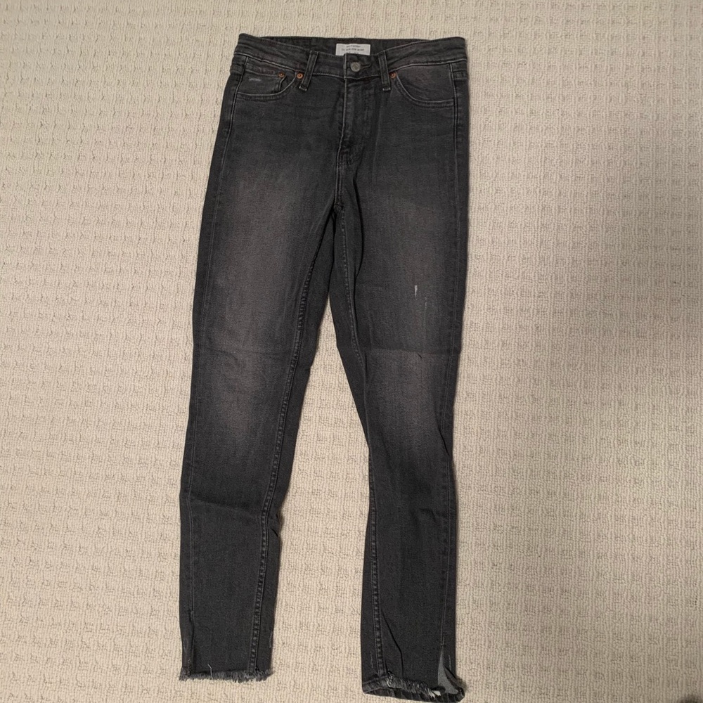 Grey skinny Levi’s lightly distressed
